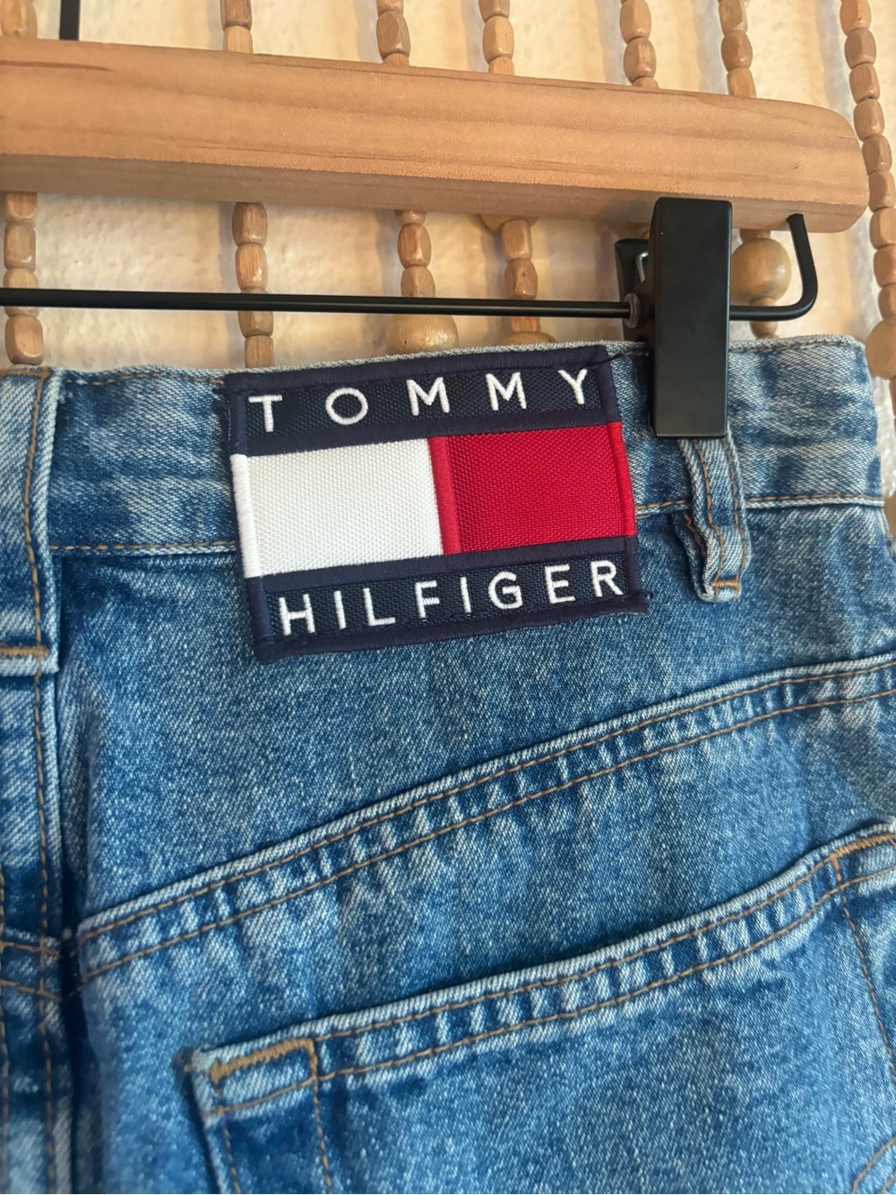 Vintage Tommy Hilfiger Y2K 90s Style Medium Wash Denim Mini Preppy Mom Skirt 2 - Picture 3 of 5